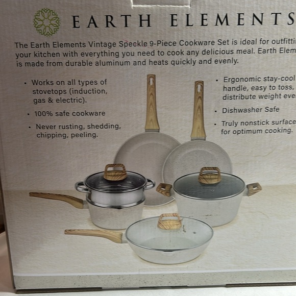 4.5 qt Saute’ pan with lid. New - Picture 2 of 2